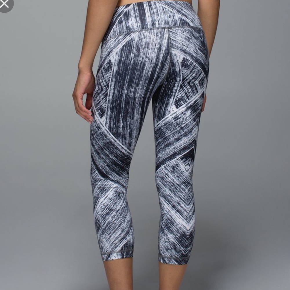 black and white lululemon leggings